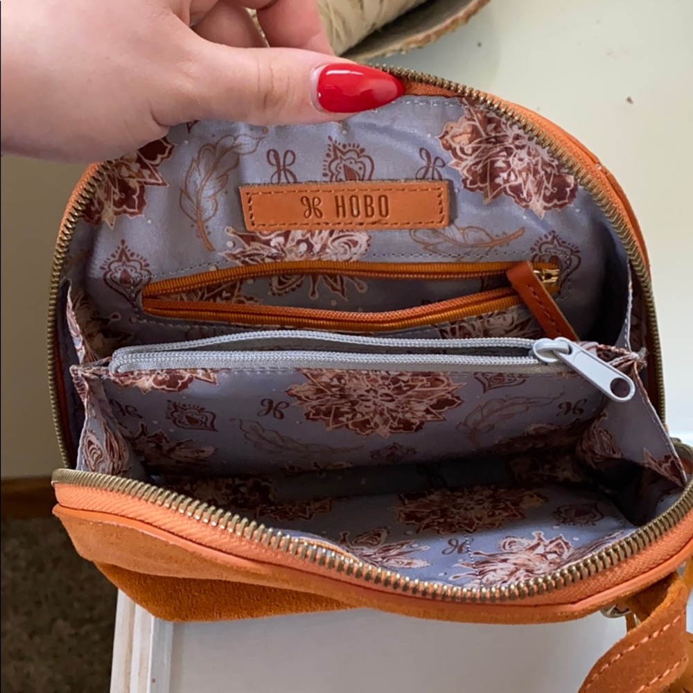 A small but spacious HOBO brand crossbody - Picture 3 of 3